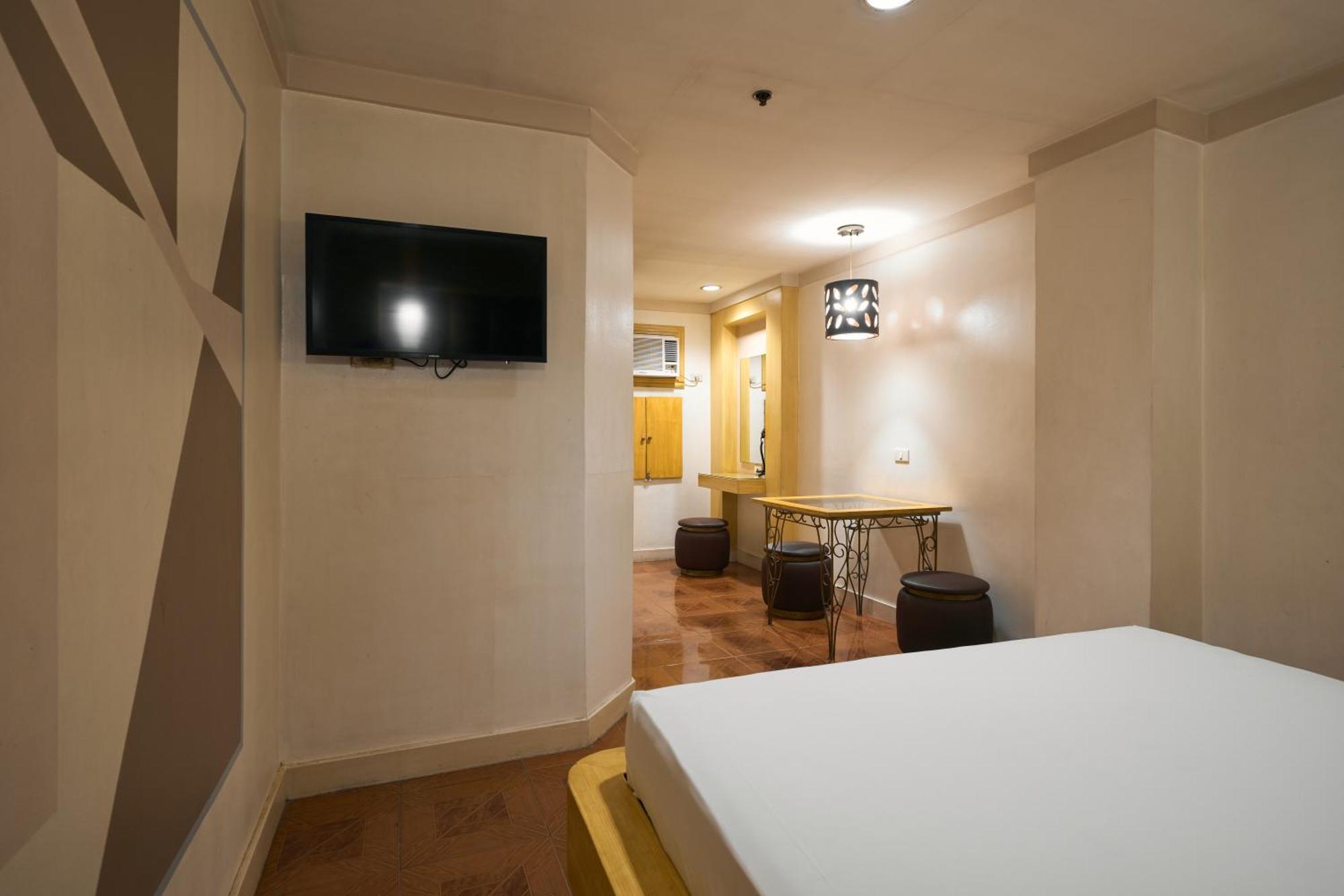 Victoria Court Malabon Hotel Valenzuela ภายนอก รูปภาพ